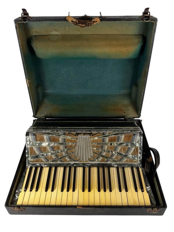 Vintage Loveri Piano Accordion with Hard Shell Carrying Case - In Good Condition image 1