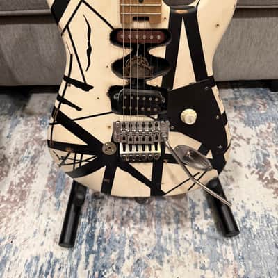 EVH Judah Guitars EVH Frankie Stripes Relic - White / Black - w/HSC 2025 - Custom relic image 2