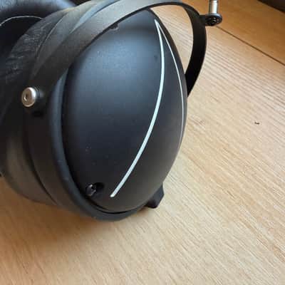 Audeze LCD-2 Closed-Back 2019 - Matte Carbon image 5