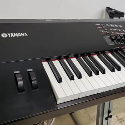 Yamaha S90 ES stage piano and synth | Synthcloud Library | Bag image 2