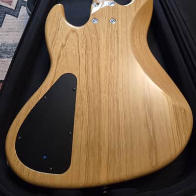 Xotic XJ-1T 5-String Active Jazz Bass – Excellent Condition – Natural Ash/Maple – Premium Hybrid Case. 9.6lbs image 4
