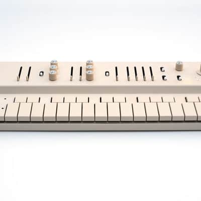 Vongon REPLAY polyphonic synthesizer with multi-mode arpeggiator image 2