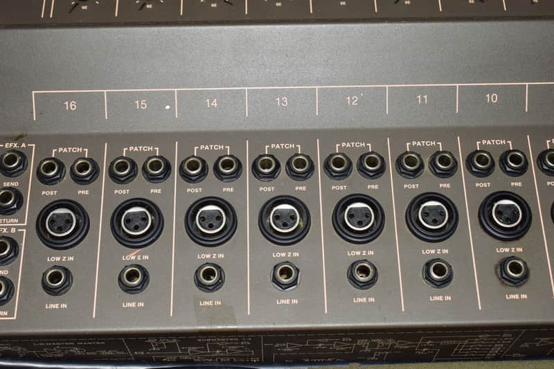 Peavey SRC 421-16 24-Channel Mixing Console Mixer w/ Road Case