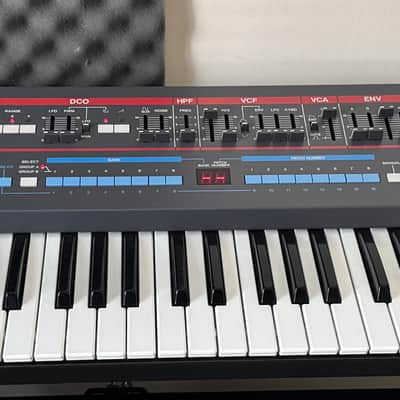 Roland Juno-106 61-Key Programmable Polyphonic Synthesizer 1984 - 1985 - Black