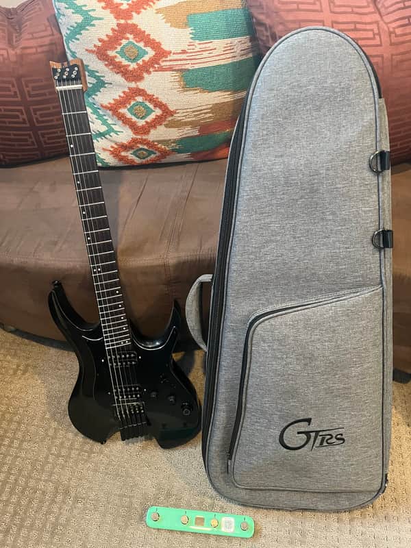 GTRS W800 2022 ish - black image 1