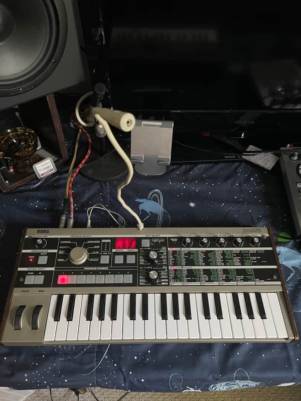 Korg MicroKORG 37-Key Synthesizer Vocoder Works & Incl OG Mic image 1