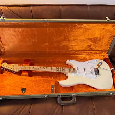 Fender Eric Clapton Artist Series Stratocaster with Vintage Noiseless Pickups 2001 - Present Olympic White image 11
