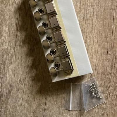 Fender Vintage Locking Tuning Machines - chrome image 2