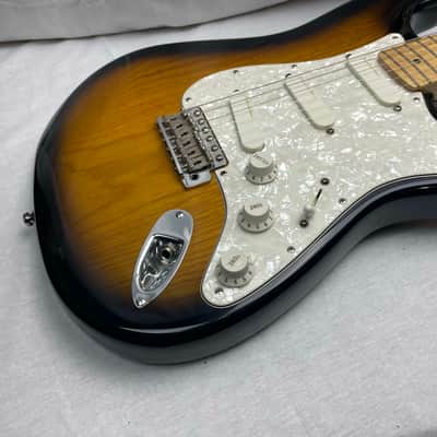 Fender Buddy Guy Stratocaster Guitar with Case 1999 - 2-Color Sunburst / Maple fingerboard image 8