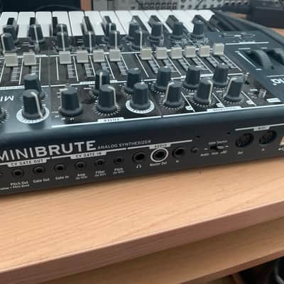 Arturia MiniBrute 25-Key Synthesizer image 8