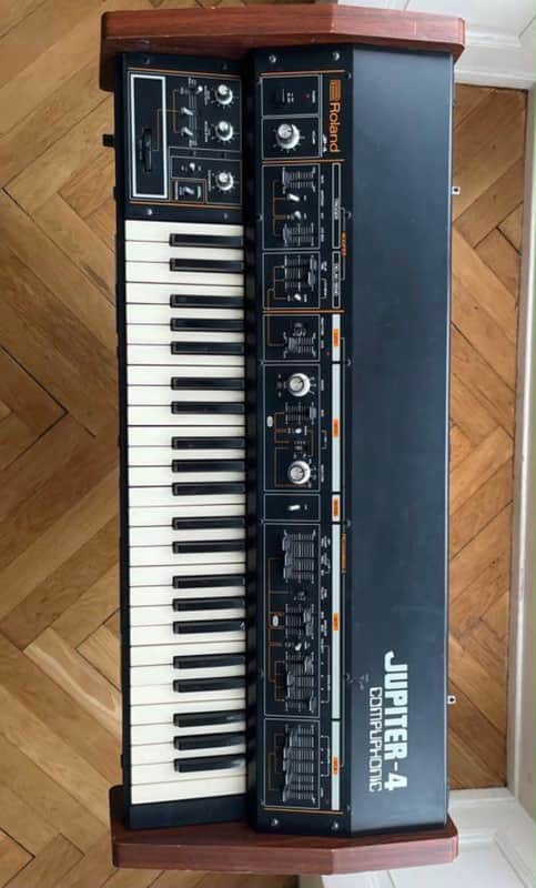 Roland Jupiter 4 synth imagen 1