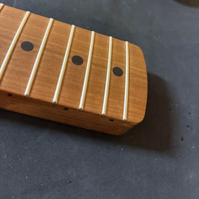 Warmoth Stratocaster neck - Roasted Maple vintage spec image 7