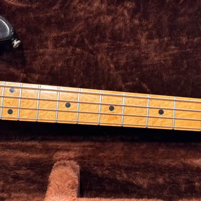 Vintage 1981 G&L L-2000 bass guitar, w/OHSC image 5