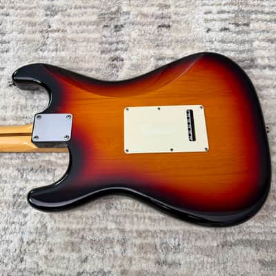 Fender Custom Shop Custom Deluxe Stratocaster 2009 - Sunburst image 19