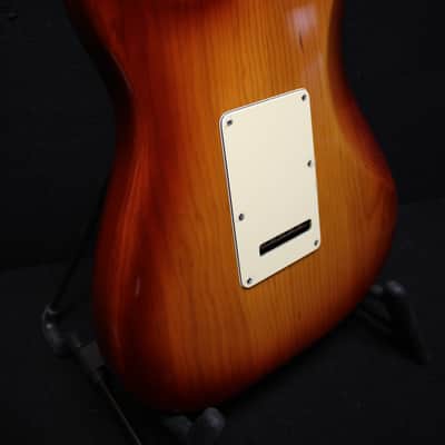 Fender AMERICAN PROFESSIONAL II STRATOCASTER HSS 2025 - SIENNA SUNBURST image 11