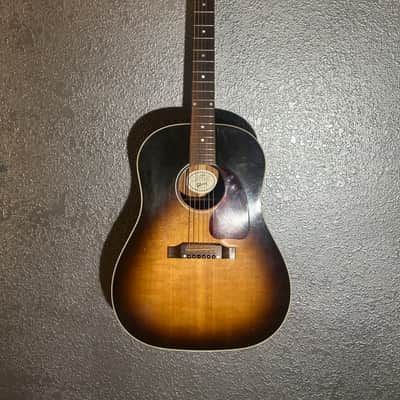 Gibson J 45 Standard 2013 - Sunburst image 1