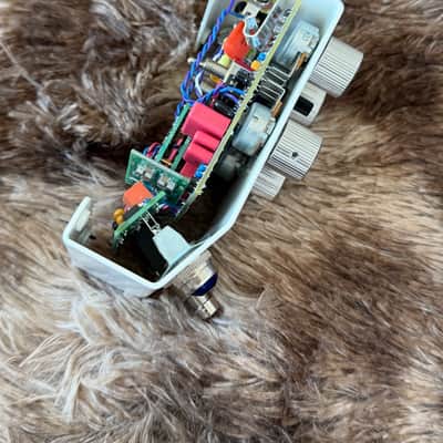 Pettyjohn Electronics Lift Original V1 - White image 8