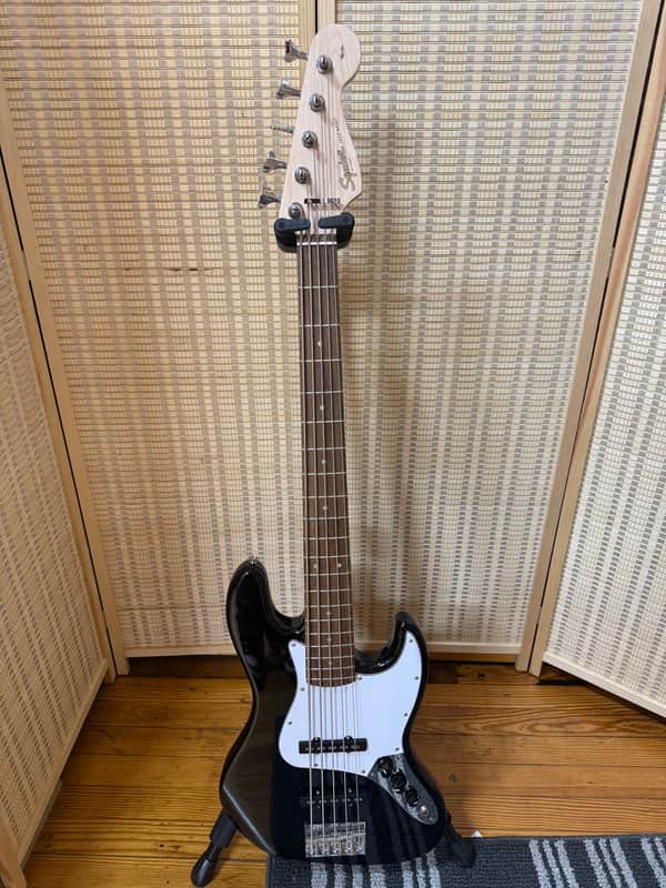 Squier Affinity Jazz Bass with Maple Fretboard 2021 - Present - Black image 1