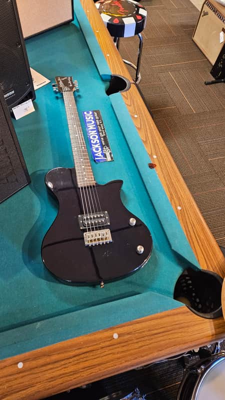 First Act ME-5001 - Gloss Black image 1