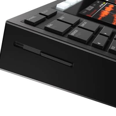 Native Instruments Maschine Plus Production Workstation image 7