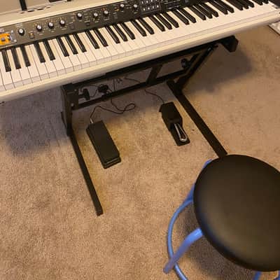 *CASE INCLUDED* Korg SV2-88SP Stage Vintage Digital Piano with Speakers 2020 - Present - Creme with White / Black Keys