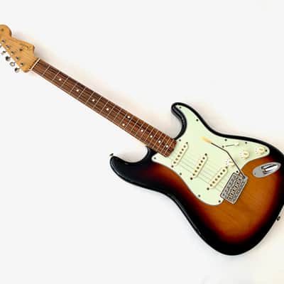 Fender Stratocaster 60′s Vintera 2019 Sunburst image 7