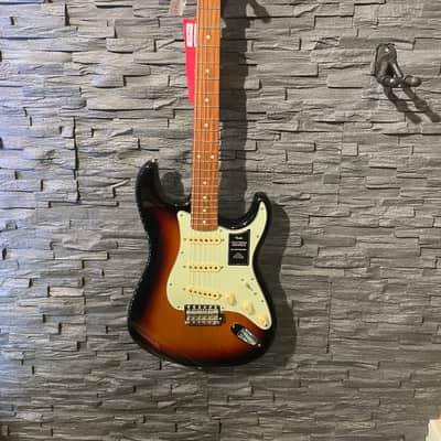 Fender Vintera '60s Stratocaster 3TSB image 2