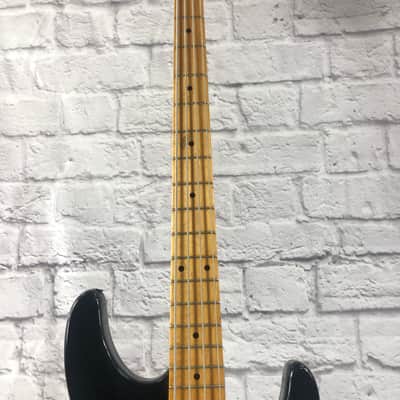 Peavey Foundation 4 String Bass Guitar Black image 2