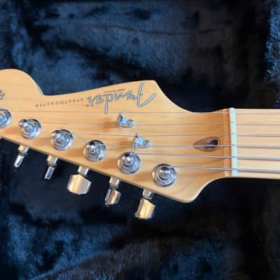 2002 Fender Highway One Stratocaster with Maple Fretboard - Crimson Red Transparent image 2