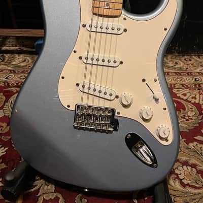 Beautiful 2004 Fender Stratocaster! image 5