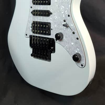 Ibanez RG450DXB RG Standard, Locking Nut, White image 2