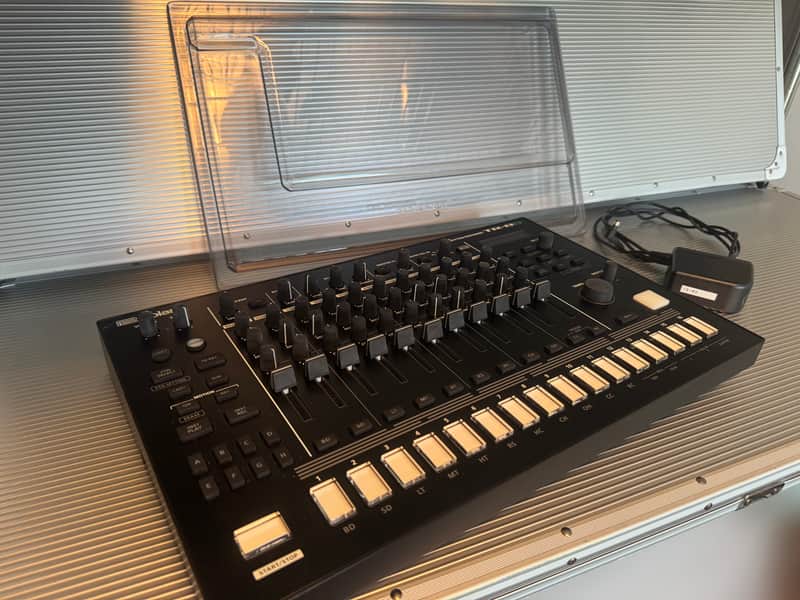 Roland TR-8S plus Decksaver... excellent cond image 1