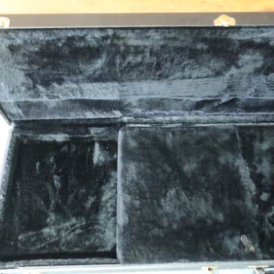 Vintage 1980s Modulus Quantum 4-String Guitar Bass Hardshell Case OHSC image 6