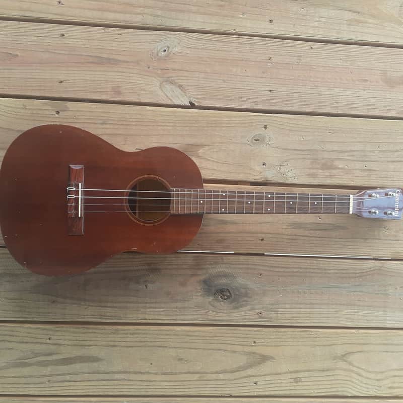 Giannini Baritone Ukulele