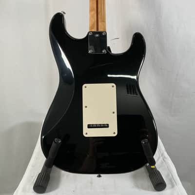 Fender Standard Stratocaster Left-Handed with Rosewood Fretboard 2003 - Black image 10