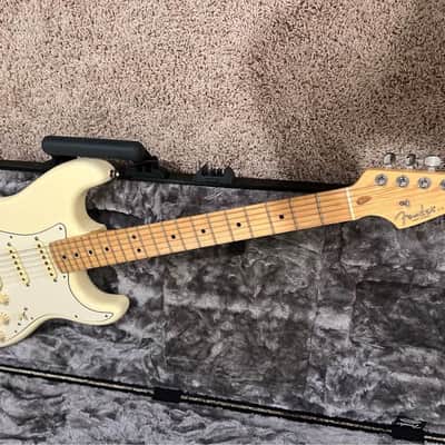 Fender American Professional Stratocaster Olympic White with Maple Fingerboard image 1