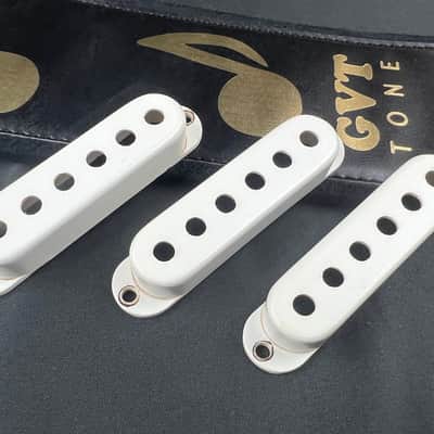 General Vintage Tone White Edad Bakelite 50’s style Strat Pickup Covers Aged white image 2