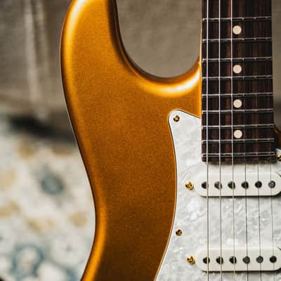 Suhr Classic S Dealer Select Limited Run - Gold w/White Pearl Pickguard, Match Painted Headstock, Gold Hardware & SSCII System image 3