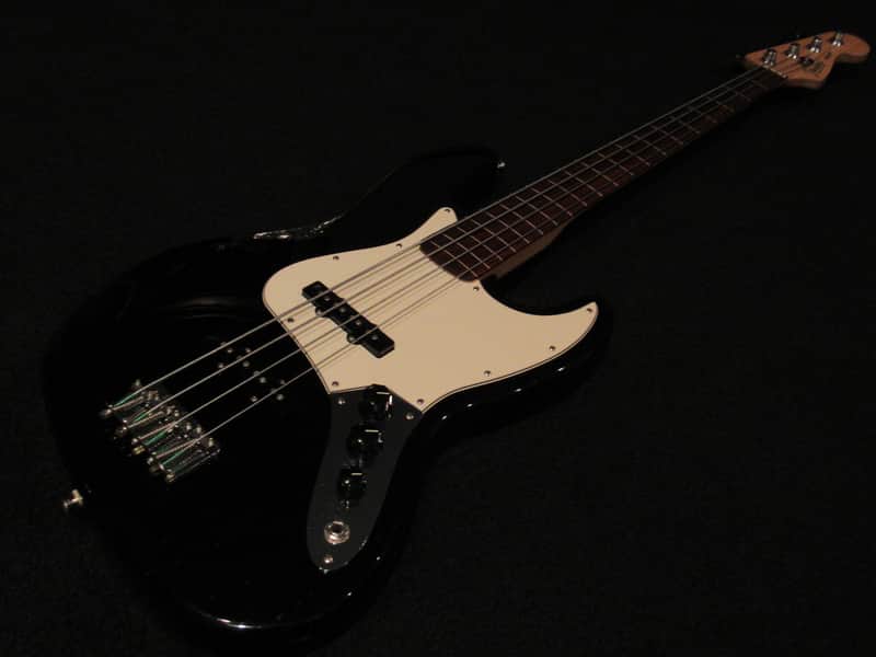 2004 MIM Fender Standard Fretless Jazz Bass Black image 1