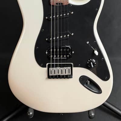 Charvel Jake E Lee Pro-Mod So-Cal Style 1 HSS HT Electric Guitar Pearl White