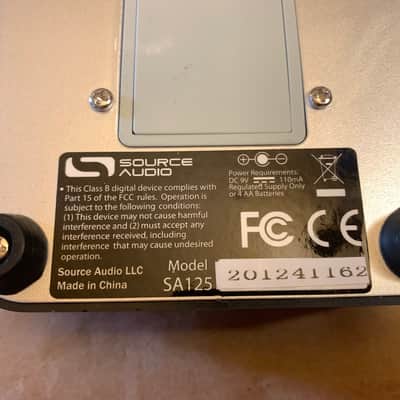 Source Audio Soundblox Bass Multiwave Distortion SA125 MINT in box with users manual image 8