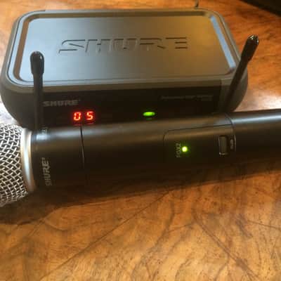 Shure PGX4 - PGX2 Wireless Microphone System With SM58 image 1