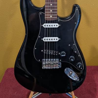 Fender Classic Series '70s Stratocaster with Rosewood Fretboard 2002 - Black w Seymour Duncan gig bag & locking strap image 2