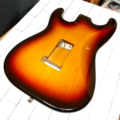 Allparts Stratocaster Body 4.0lbs 3 color sunburst image 6