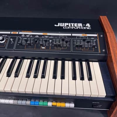 Roland Jupiter 4 synthesizer Bild 4