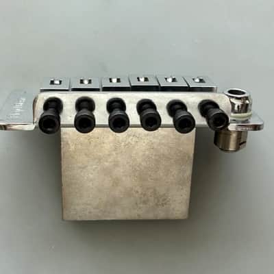 FLOYD ROSE® MADE IN GERMANY 80's KRAMER CHROME "NFT" TREMOLO WITH MOUNTING HARDWARE imagen 3