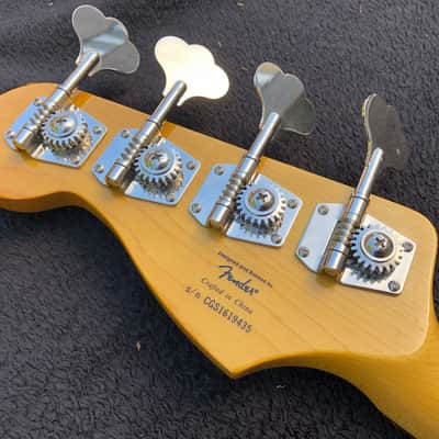 Squier Classic Vibe 60s Jazz Bass Inca Silver - Matching Headstock image 4