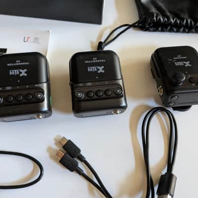 Xvive U5T2 2-Channel Camera Mount Wireless Lavalier Microphone System 2022 - Present - Black image 2