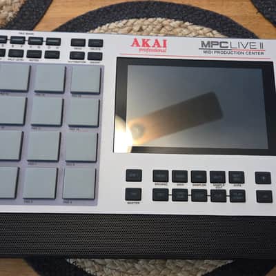 Akai MPC Live II Standalone Sampler / Sequencer Retro Edition 2020 - Present - Grey image 6