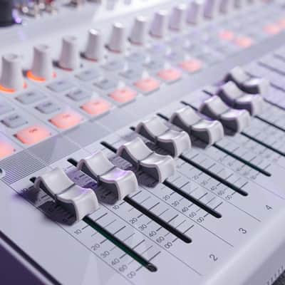Yamaha MGX16-W 22ch Digital Mixer, dual USB-C audio interface, white image 3